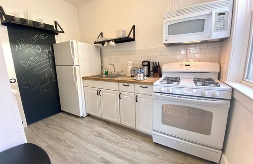 Detroit Apartment | Long-Term Haven Ideal for Nurses & Travelers