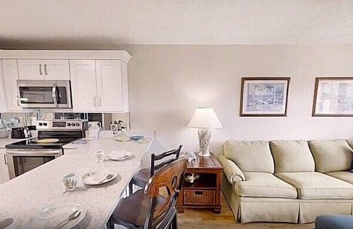 West Panama City Beach Condo | Long Term & Pet Friendly Condo - Free round of Golf & Activities Every Day!