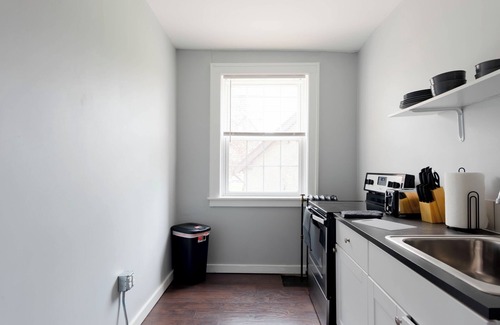 Detroit Apartment | Long-Term Rental Comfy, Clean & Nurse-Friendly