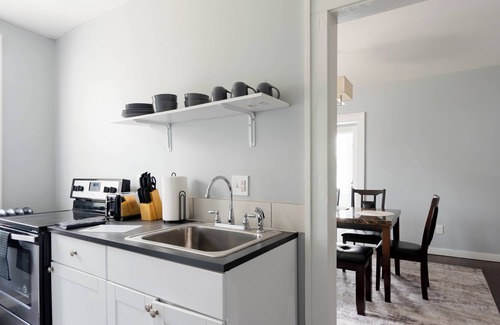 Detroit Apartment | Long-Term Rental Comfy, Clean & Nurse-Friendly