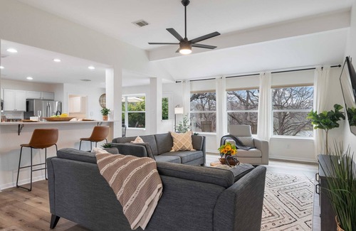Marble Falls House | Long-Term Stays Only | 29 Night Mins | Walk to MF
