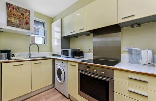 Ealing Broadway Apartment | Longfield · Central 2 bedroom Flat in Ealing Broadway