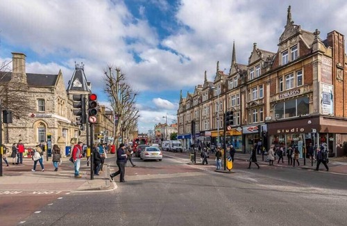 Ealing Broadway Apartment | Longfield · Central 2 bedroom Flat in Ealing Broadway