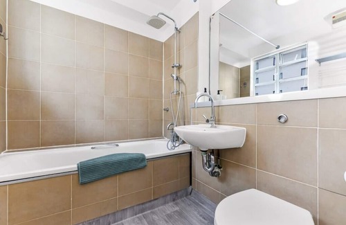 Ealing Broadway Apartment | Longfield · Central 2 bedroom Flat in Ealing Broadway