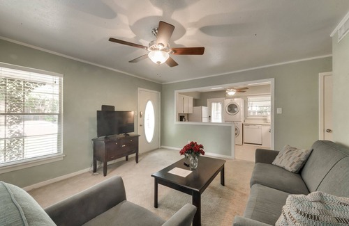 Central Arlington House | Longhorn Estate ★ Sleeps 7 ★ 3 BD Arlington Home