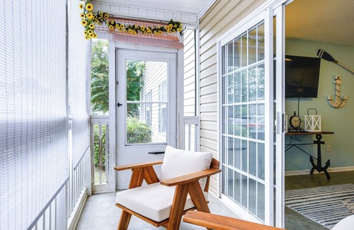 Colonial Charters Condo | Longs Condo w/ Golf Course Access ~ 6 Mi to Beach!