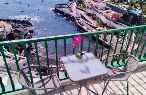 Puerto de Santiago Apartment | Look and listen to the ocean like never before