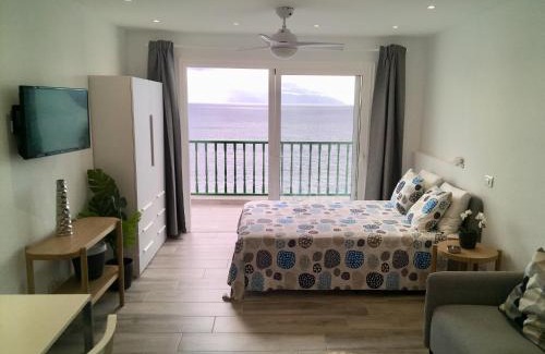 Puerto de Santiago Apartment | Look and listen to the ocean like never before