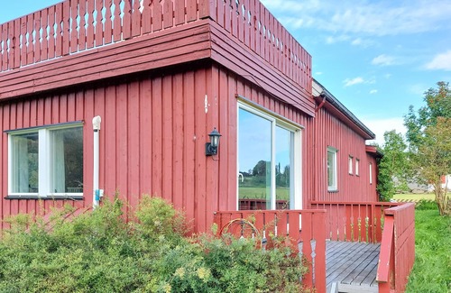 Rindal Municipality House | Look forward to this vacation home near the popular salmon river, Surna.
