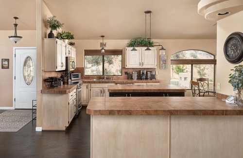 Hidden Valley Ranch House | LOOK NO FURTHER-4,000sf Hillside with Views TV's & Pool Table