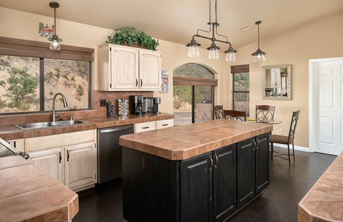 Hidden Valley Ranch House | LOOK NO FURTHER-4,000sf Hillside with Views TV's & Pool Table
