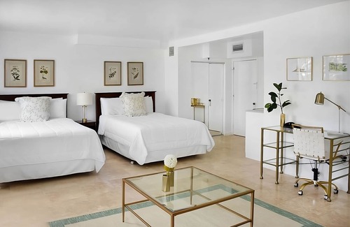 Flamingo/Lummus Hotel | Look No Further! Few Minutes Walk to the Ocean Drive/South Beach!
