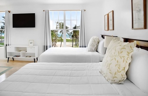 Flamingo/Lummus Hotel | Look No Further! Few Minutes Walk to the Ocean Drive/South Beach!