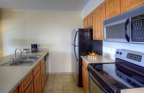 Rocky Point Hotel | Look No Further! Kitchen, Outdoor Pool, Parking, Near Tampa Bay History Center!