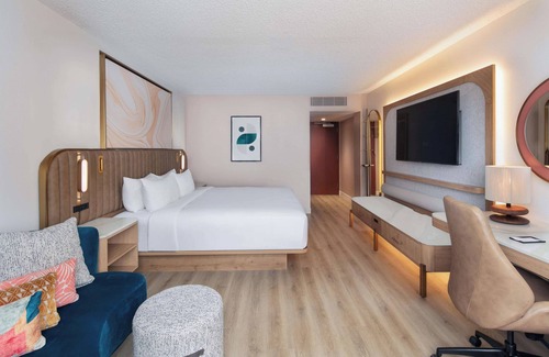 Flagami Hotel | Look No Further! Onsite Parking, Close to Downtown, Pets Are Welcome!