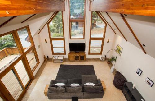 Kings Beach House | Look Out Lodge - On North Shore w Lake View, Hot Tub, Pool Table and Pet Friendly