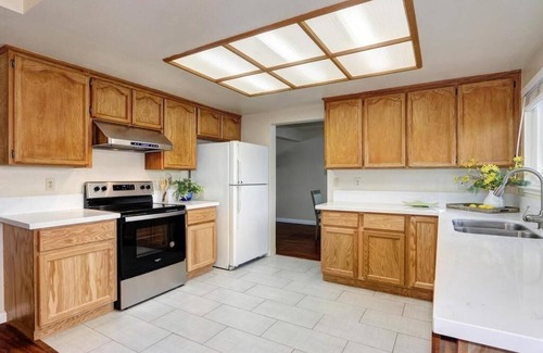 Southwestern Sacramento House | Looking for a vacation? Here you Go! Terrific Family Home with 4 Spacious Bed!