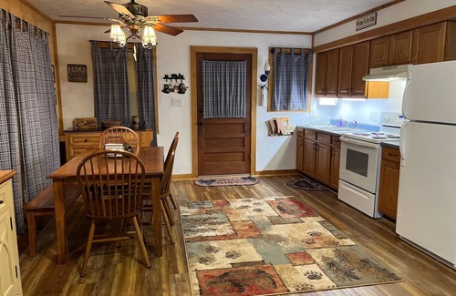 Franklin Cabin | Looking for some R & R our Peaceful Mountain Retreat is your spot!