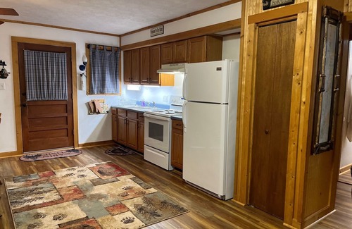 Franklin Cabin | Looking for some R & R our Peaceful Mountain Retreat is your spot!