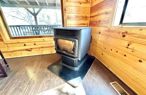 Forests Trails Cabin | Lookout Lane | Loft, Pet-friendly & Covered Deck