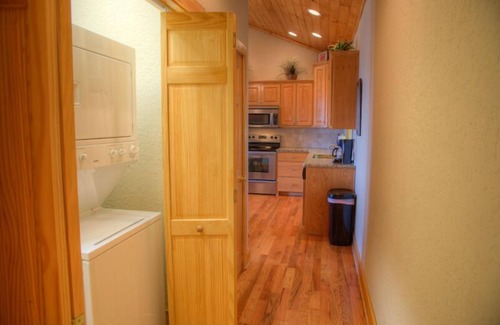 Helen Cabin | Lookout Pointe | 2BR Retreat with Spectacular Mtn Views and Hot Tub Near Helen