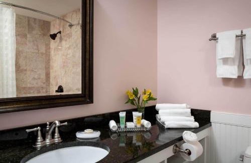 Camden Hotel | Lord Camden Inn