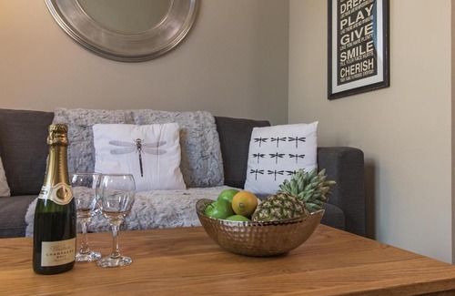 Windsor Apartment | Lord Raglan House One Bedroom with Parking