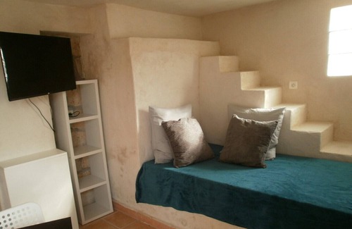 Lorgues House | Lorgues, large studio, huge 12x6 swimming pool with diving board, superb view, quiet location