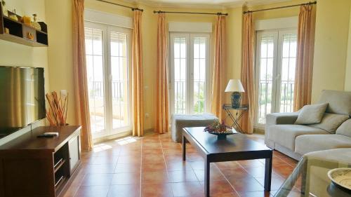 Ayamonte Apartment | Los Cisnes by Ĥ