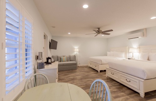 Crescent Beach Hotel | Lost Inn Paradise
