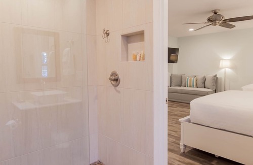Crescent Beach Hotel | Lost Inn Paradise