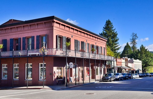 Nevada City House | Lost Mine Retreat, Custom Hm w Spa, 7 mi to Nevada City, Scotts, 1 mi Flat Lake