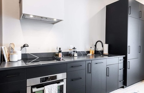 Stratford Apartment | Lot 44: Wood Forbes Unit 2 (King)