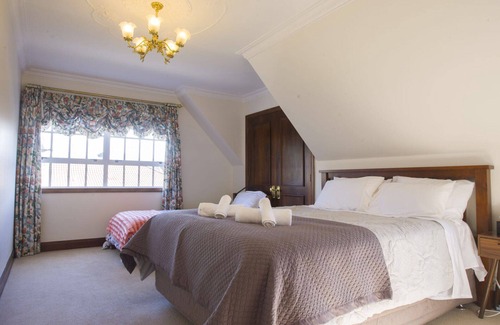 Springfield House | Lots of space for big group, good location, well kept, infinite fiber wifi.