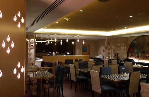 Al Muraqqabat Hotel | Lotus Grand Hotel