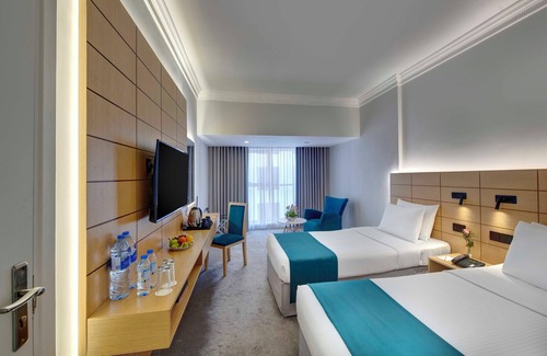 Al Muraqqabat Hotel | Lotus Grand Hotel