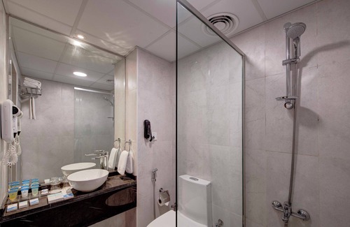 Al Muraqqabat Hotel | Lotus Grand Hotel