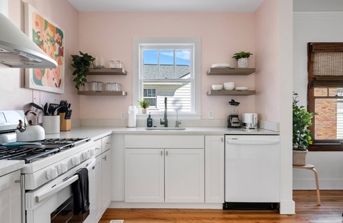 North Charleston House | Lotus Petal: Tranquil Space in Park Circle
