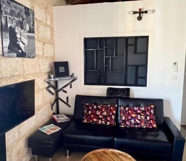 Aigues-Mortes Medieval City Apartment | Lou Mirèio