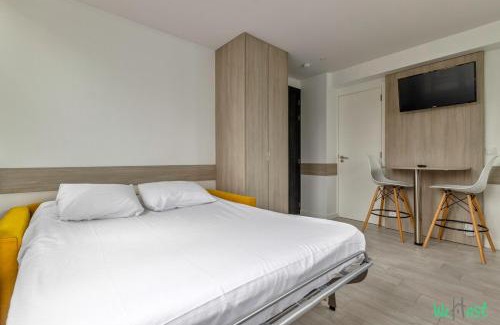 Vanves Apartment | Louis Vicat 3 - CI - Cosy flat for 2 Near Parc Expo Porte de versailles