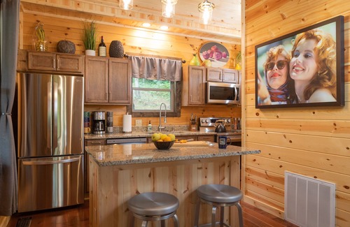Logan Cabin | Louise's Hideaway by Inn & Spa at Cedar Falls