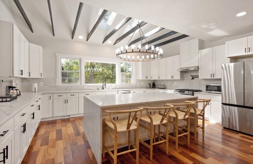 Annandale House | Love at first stay! Luxury 4 bed 4 bath near DC! Clean with EV charger! Family!