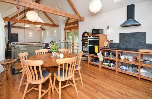 Totnes House | Love Barn - Three Bedroom House, Sleeps 6