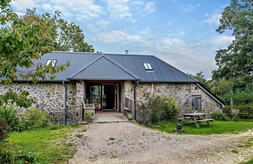 Totnes House | Love Barn - Three Bedroom House, Sleeps 6
