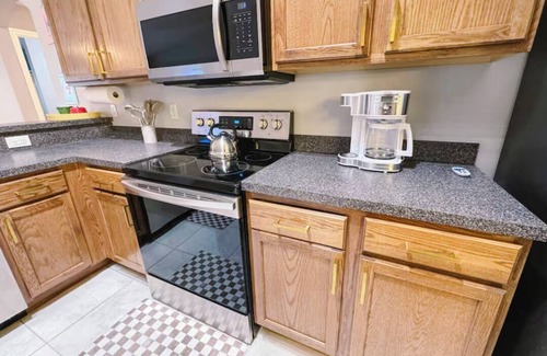 Port Saint Lucie House | Love Islander's Retreat - Sleeps 14 with Pool & Game Room