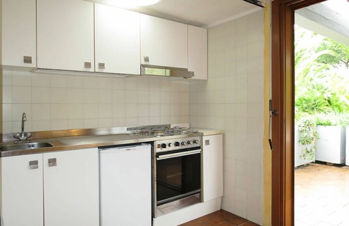 Castiglione della Pescaia House | Lovely apartment in villa for 4 guests with pool, A/C, WIFI, TV, terrace and pets allowed