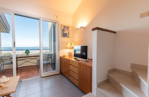 Punta Ala Apartment | Lovely apartment for 4 people with WIFI, A/C, TV, terrace and pets allowed