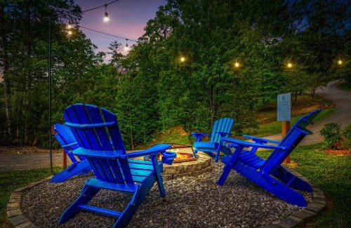 Gatlinburg - Pigeon Forge Ski Chalet | Love Me Tender Studio Cabin