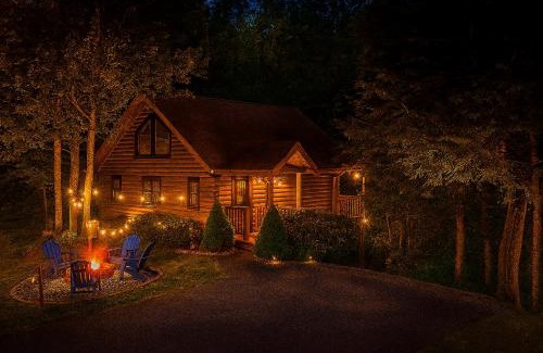 Gatlinburg - Pigeon Forge Ski Chalet | Love Me Tender Studio Cabin