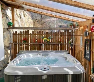 Guillestre Bed & Breakfast | Love room chalet romantique pour couple